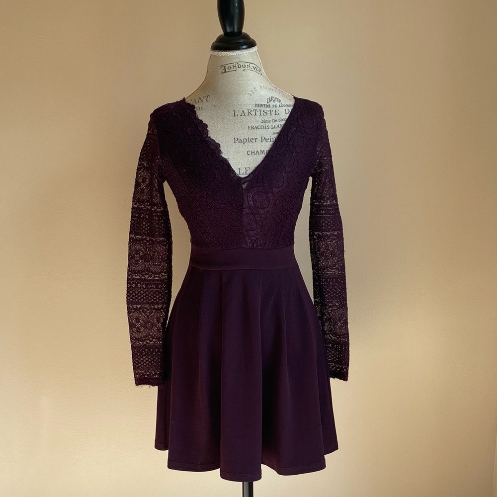 Windsor Lacy V Neck Formal Dress